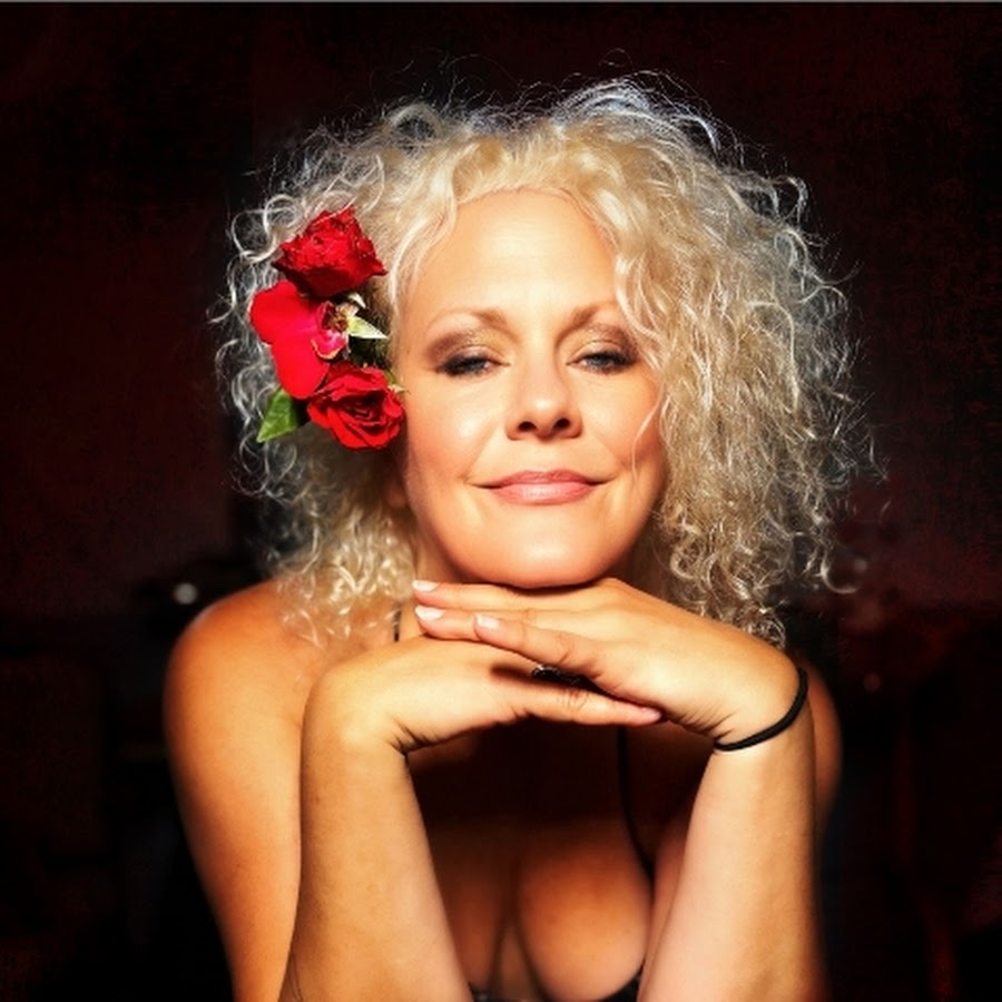 Amber Martin artist thumbnail