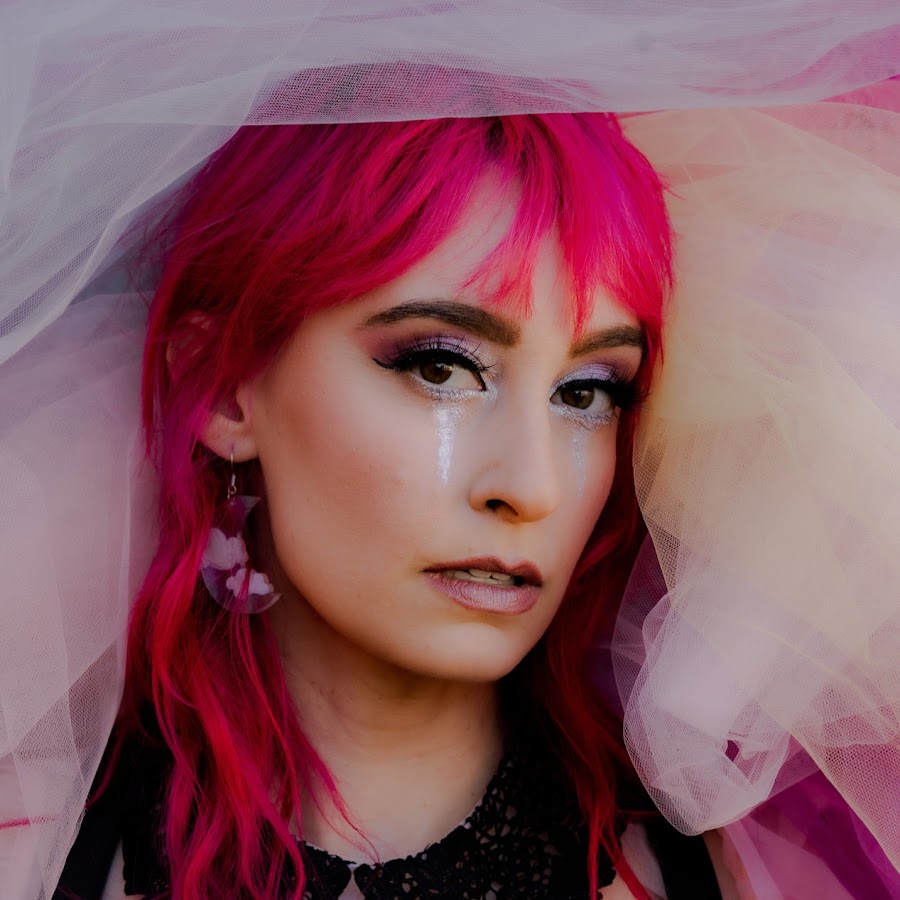 Bec Hollcraft artist thumbnail